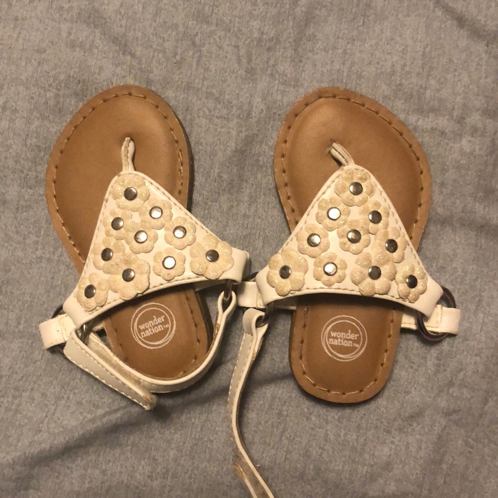 Baby shoes size 3 fits more like a size 2